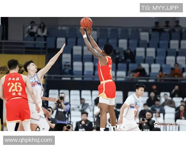 胡金秋在前场展现终结能力助力球队攻防转换的关键时刻 胡金秋在前场展现终结能力助力球队攻防转换的关键时刻