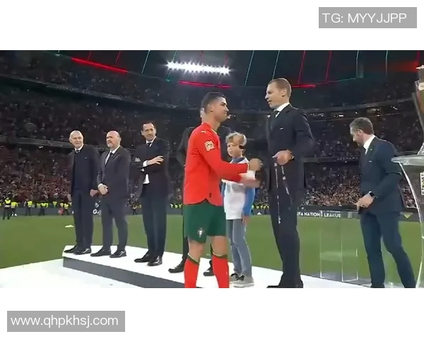 西班牙队历经波折最终捧起欧国联冠军奖杯 西班牙队历经波折最终捧起欧国联冠军奖杯